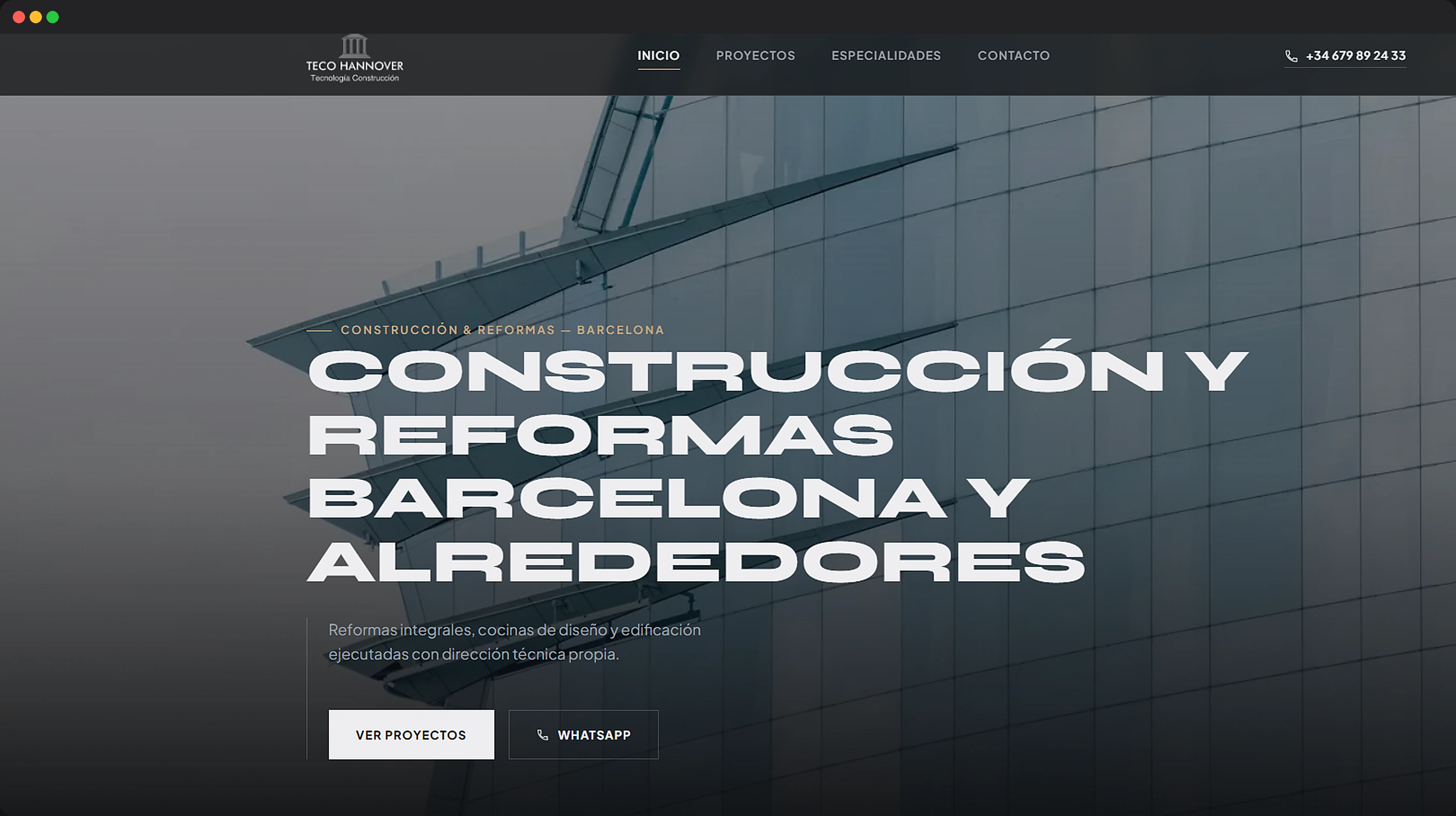 Exemple de pàgina web corporativa a mida, amb navegació clara i crida a l'acció visible a la portada